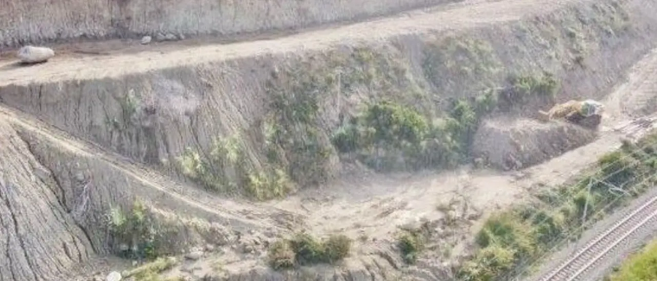 Terrazzamenti in una zona sottoposta a vincoli paesaggistici: sequestrata un’area di 10mila metri quadri nel Vibonese