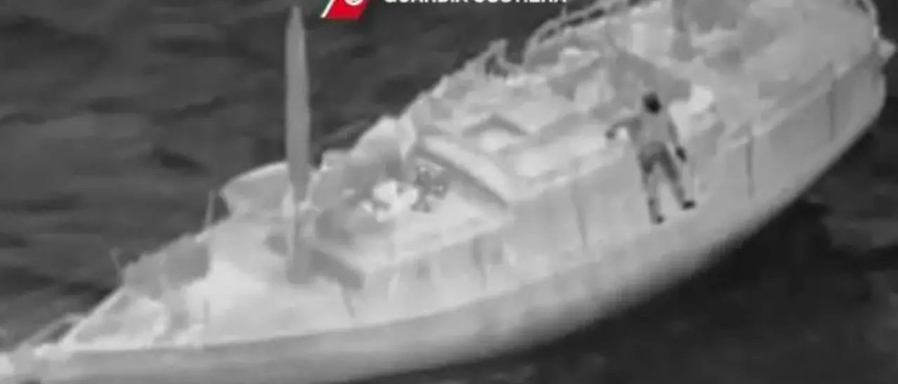 Velista disperso in mare tra Grecia e Italia, salvato al largo della Calabria dalla Guardia costiera