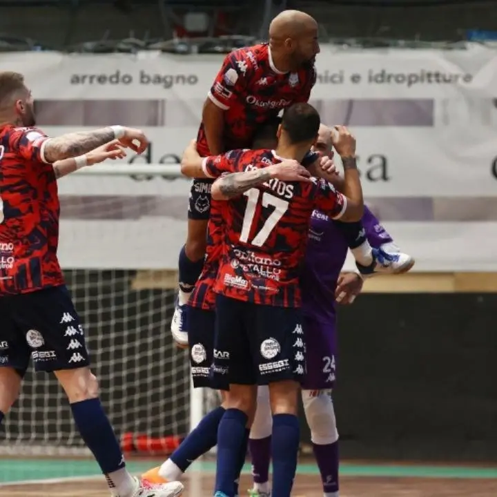 Calcio a 5, la Pirossigeno Cosenza completa l’opera: pareggia con l’Avellino e conquista la salvezza