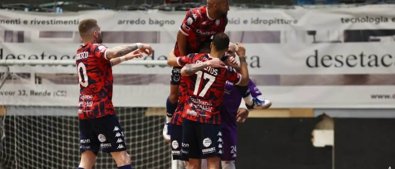 Calcio a 5, la Pirossigeno Cosenza completa l’opera: pareggia con l’Avellino e conquista la salvezza