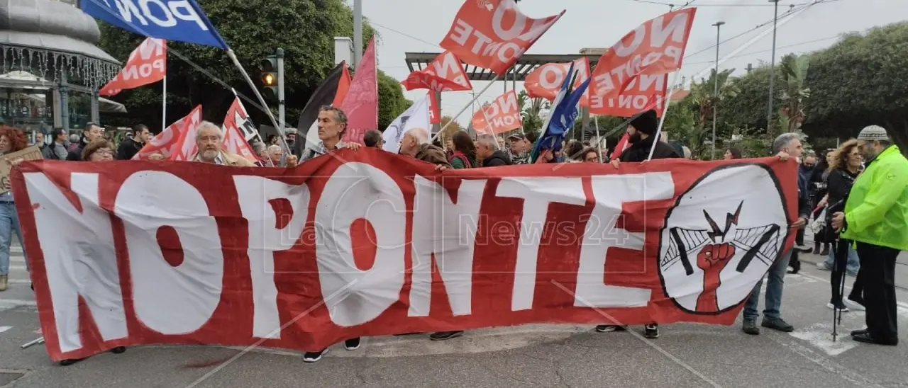 La manifestazione No Ponte a Villa San Giovanni anticipata al 18 maggio