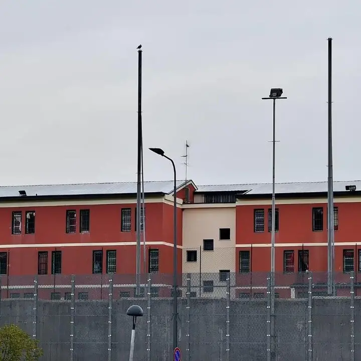 Maltrattamenti, tortura e violenza sessuale nel carcere minorile di Milano: arrestati 13 agenti penitenziari