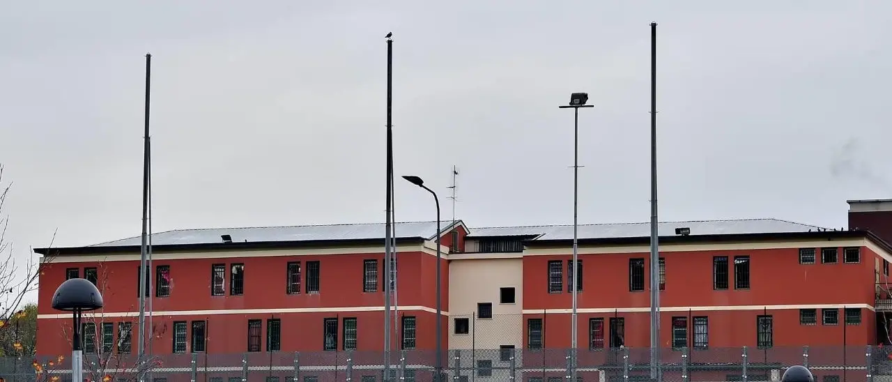 Maltrattamenti, tortura e violenza sessuale nel carcere minorile di Milano: arrestati 13 agenti penitenziari