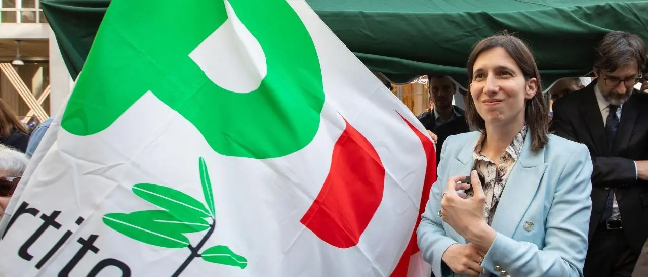 Schlein alla Berlusconi: il nome della segretaria nel simbolo per le Europee spacca il Partito democratico