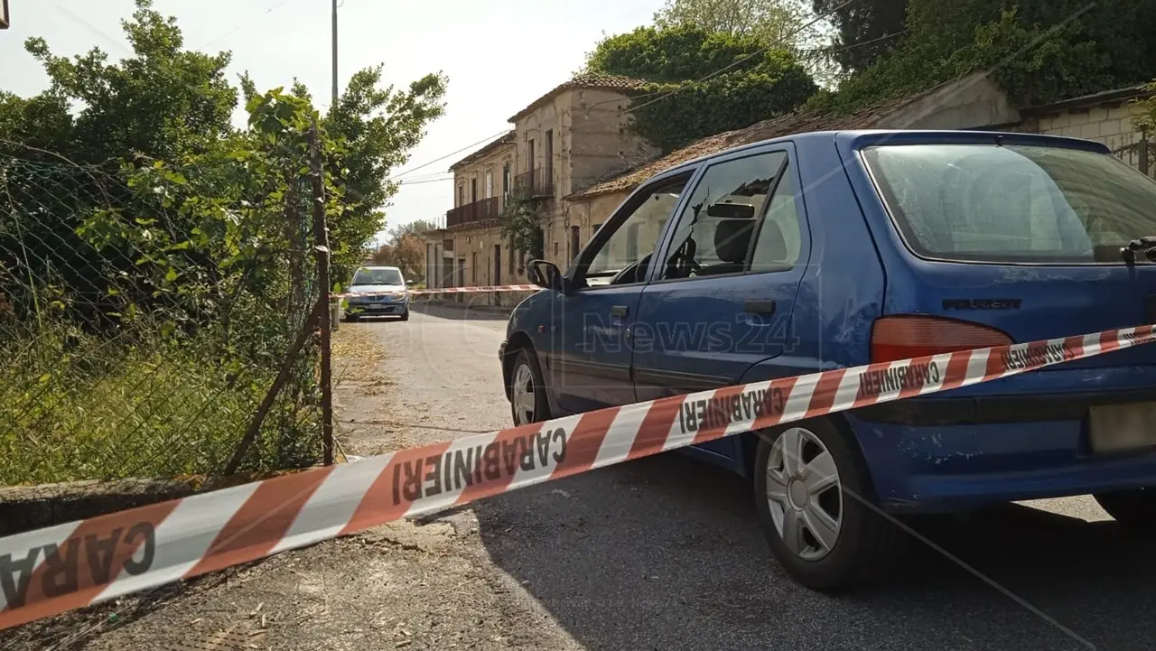 Agguato nel Vibonese, uomo ferito a colpi d’arma da fuoco trovato davanti alla casa del fratello