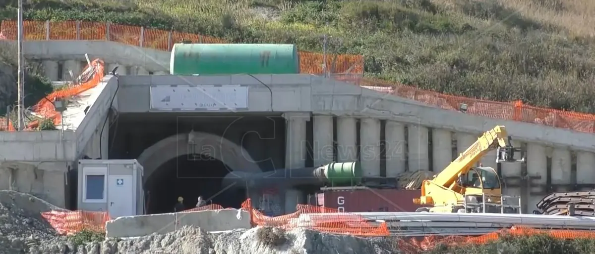 Metropolitana di Catanzaro, ancora un anno per il completamento dell’opera: consegna prevista per il 30 aprile 2025