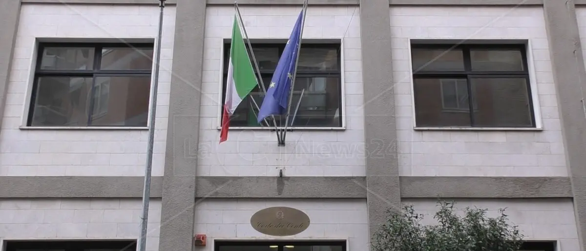 Favori a Villa Sant’Anna, restituiti ai due manager del Pugliese Ciaccio i beni sequestrati dalla Guardia di finanza