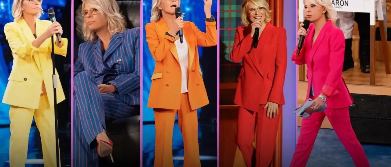 Tailleur rosso fuoco: il nuovo look (low cost) di Maria De Filippi piace proprio a tutti
