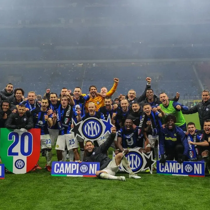 Serie A, l’Inter è campione d’Italia: batte nel derby il Milan e conquista il 20esimo scudetto