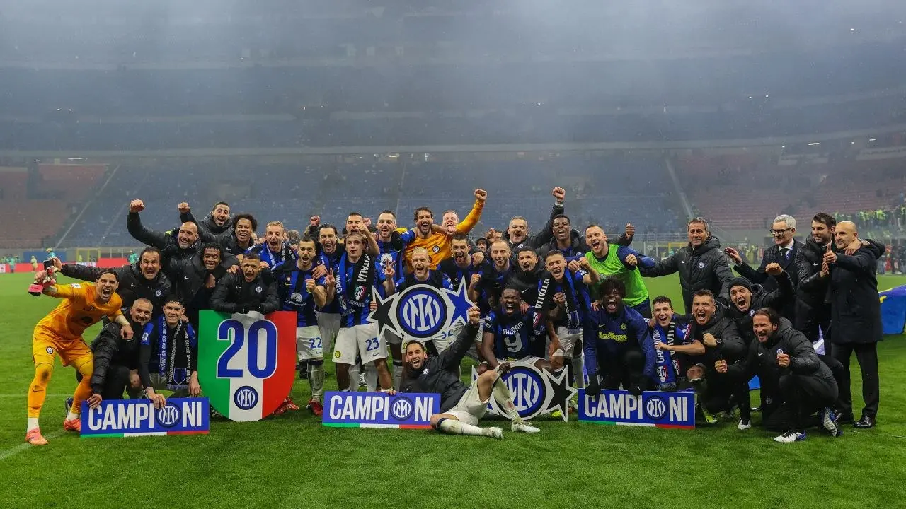 Serie A, l’Inter è campione d’Italia: batte nel derby il Milan e conquista il 20esimo scudetto