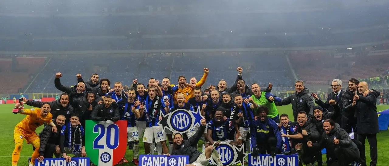 Serie A, l’Inter è campione d’Italia: batte nel derby il Milan e conquista il 20esimo scudetto
