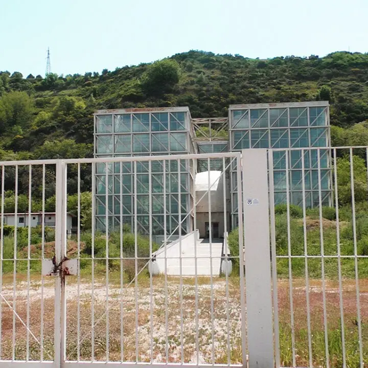 Planetario di Cosenza chiuso da quattro anni, l’amministrazione rassicura: «Presto un tavolo tecnico per intervenire»