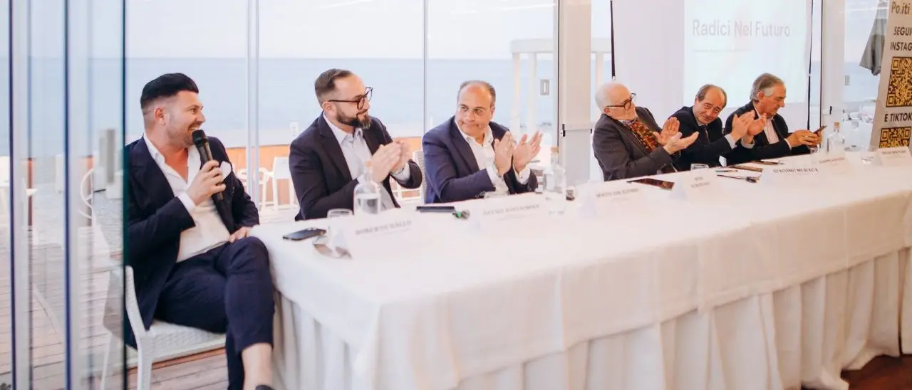 Gli imprenditori si raccontano agli studenti, storie di innovazione e successo nel convegno PolitiSchool