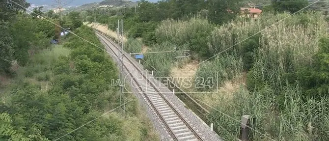 Scuole e ferrovie, l’insostenibile gap infrastrutturale tra Nord e Sud. La Svimez: «Perduranti inadempienze». Calabria agli ultimi posti