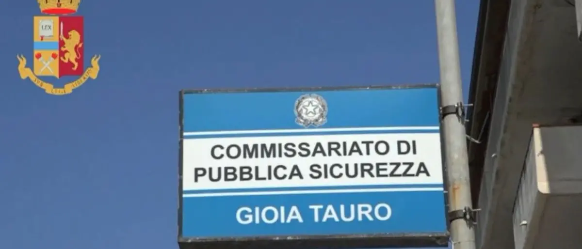Gioia Tauro, aggredisce l’ex compagna nel suo appartamento: scatta il divieto di avvicinamento