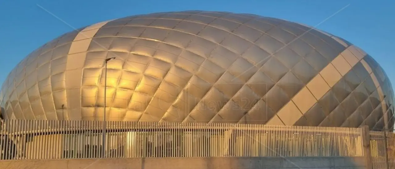 Nuovo palazzetto dello sport di Lamezia, dopo 10 anni di attesa affidati gli ultimi lavori prima dell’apertura