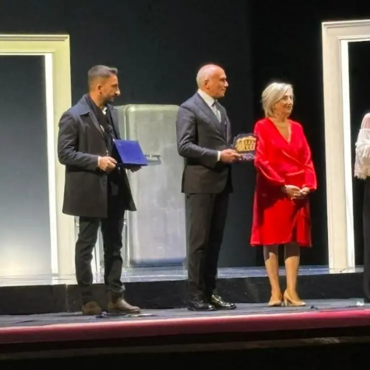 Cosenza, all’attrice Lunetta Savino il premio dedicato alla memoria dell’impresario teatrale Enzo Noce