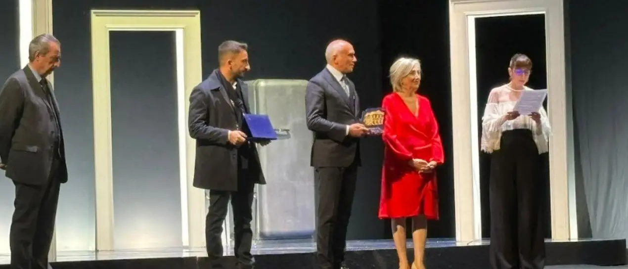 Cosenza, all’attrice Lunetta Savino il premio dedicato alla memoria dell’impresario teatrale Enzo Noce