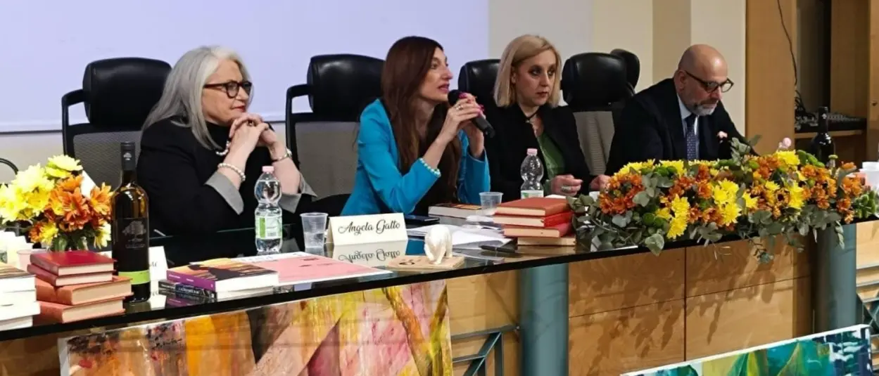“Per caso il destino”, a Rende la presentazione del libro della scrittrice Santelli