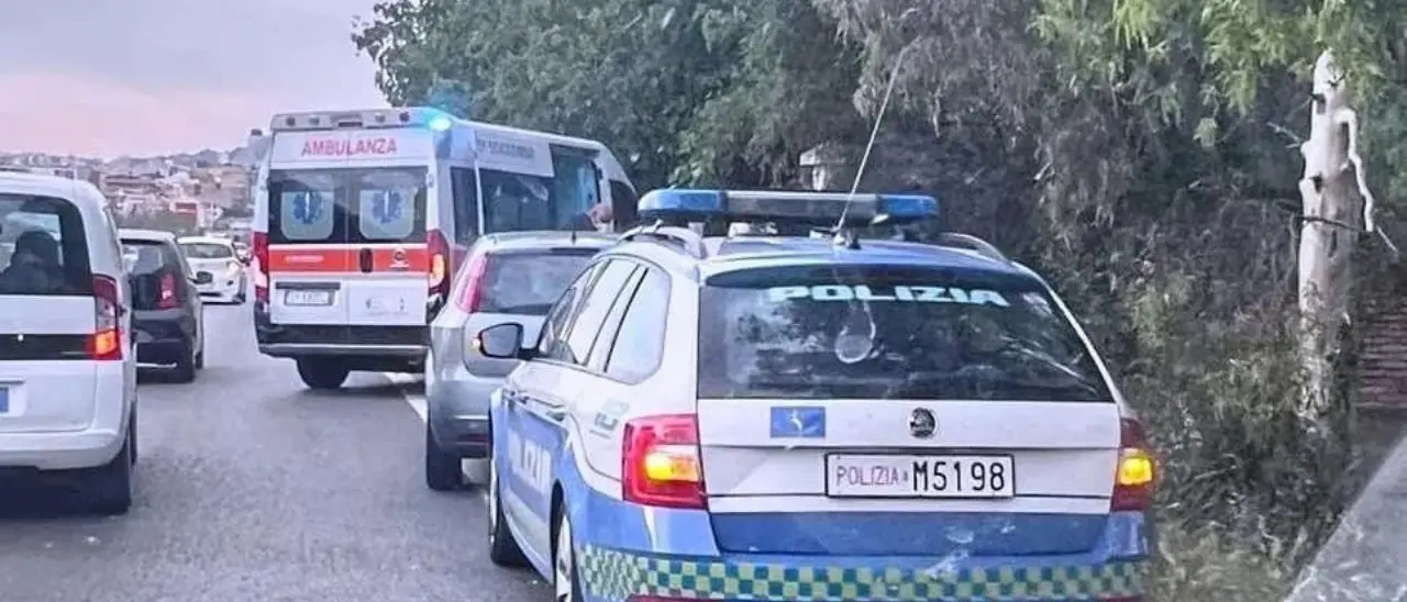 Incidente nel Reggino, scontro tra un’auto e una moto a Bocale: muore una 76enne