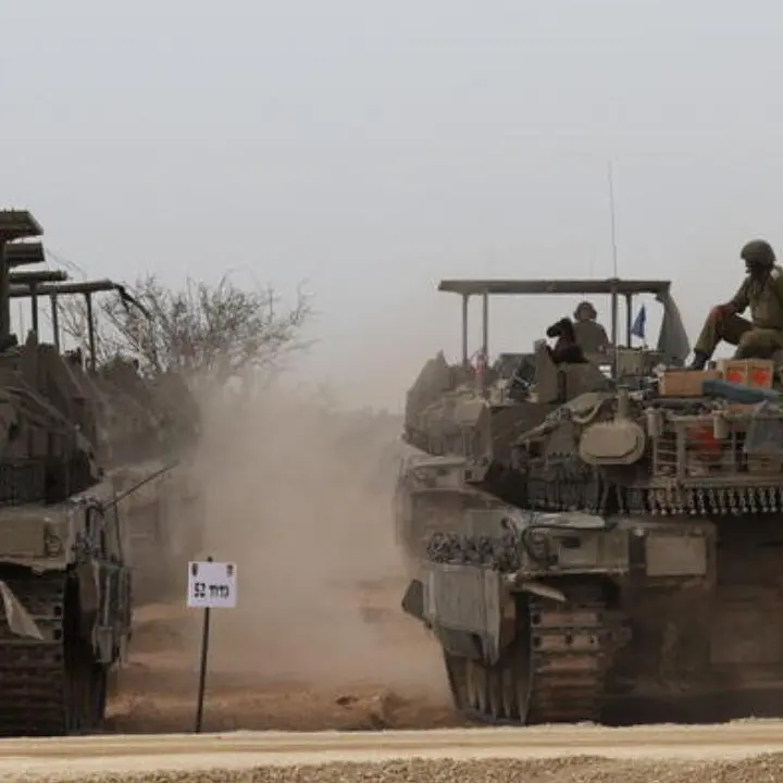 Guerra in Medio Oriente, l’esercito israeliano ammassa tank al confine con Gaza