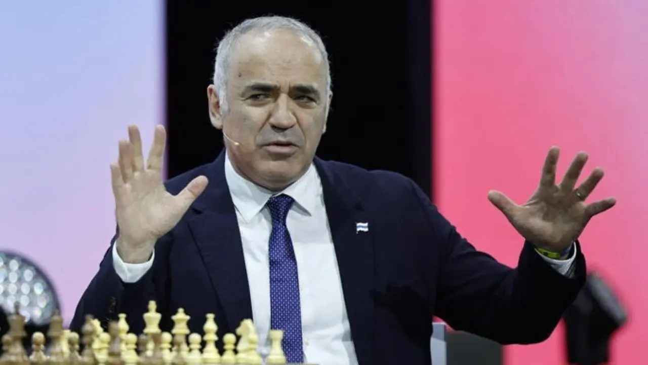 Russia, arrestato in contumacia il campione di scacchi Kasparov: «Finanzia il terrorismo»