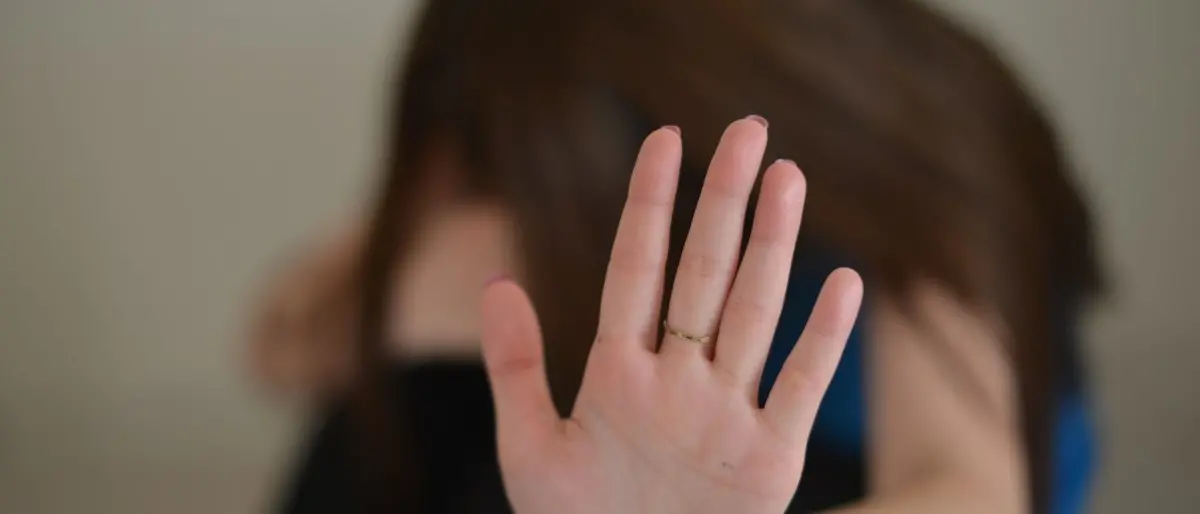 Molestie su una studentessa minorenne: arrestato un professore a Ravenna