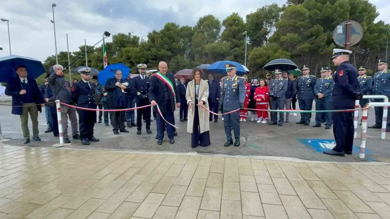 Al porto di Roccella Jonica inaugurato il molo della Pace, omaggio ai migranti che qui approdano in cerca di una nuova vita