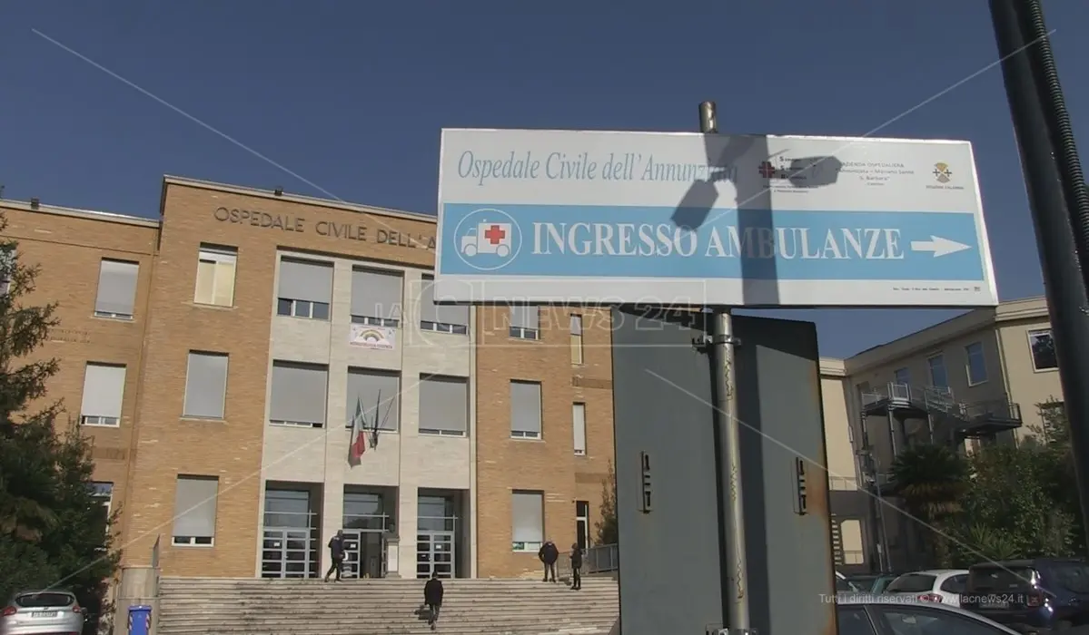 Ospedale di Cosenza, muore infermiere 53enne: il malore dopo una seduta di fisioterapia