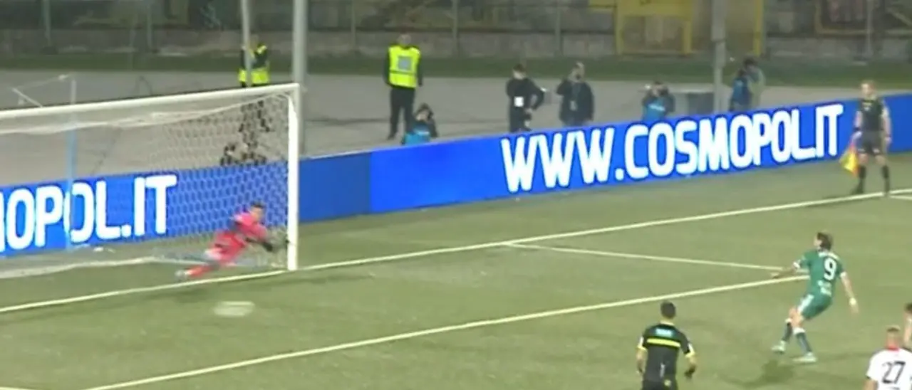 L’Avellino condanna il Crotone a playoff scomodissimi: Patierno trasforma il rigore decisivo