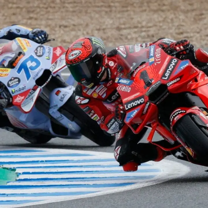 Motogp, finalmente Bagnaia nel GP di Spagna: vince il duello con Marquez, terzo Bezzecchi