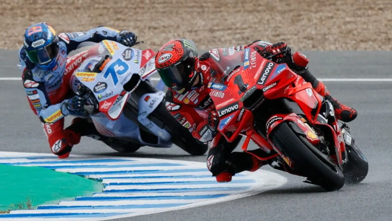 Motogp, finalmente Bagnaia nel GP di Spagna: vince il duello con Marquez, terzo Bezzecchi