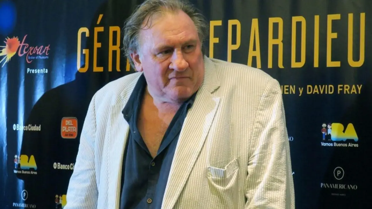 Violenze sessuali su due donne, Gérard Depardieu convocato dalla polizia: sarà posto in stato di fermo