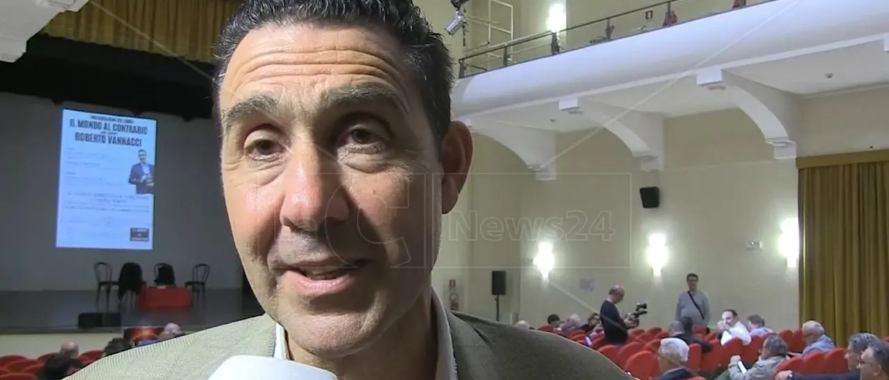 Vannacci candidato anche al Sud manda in tilt i leghisti calabresi che temono il cappotto di Forza Italia