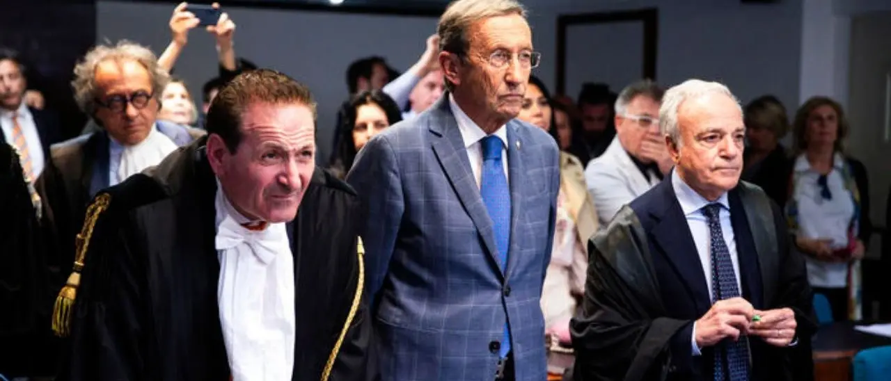 Casa di Montecarlo, Fini condannato a 2 anni e 8 mesi. Riconosciuti colpevoli anche la compagna Tulliani (5 anni) e il fratello (6 anni)