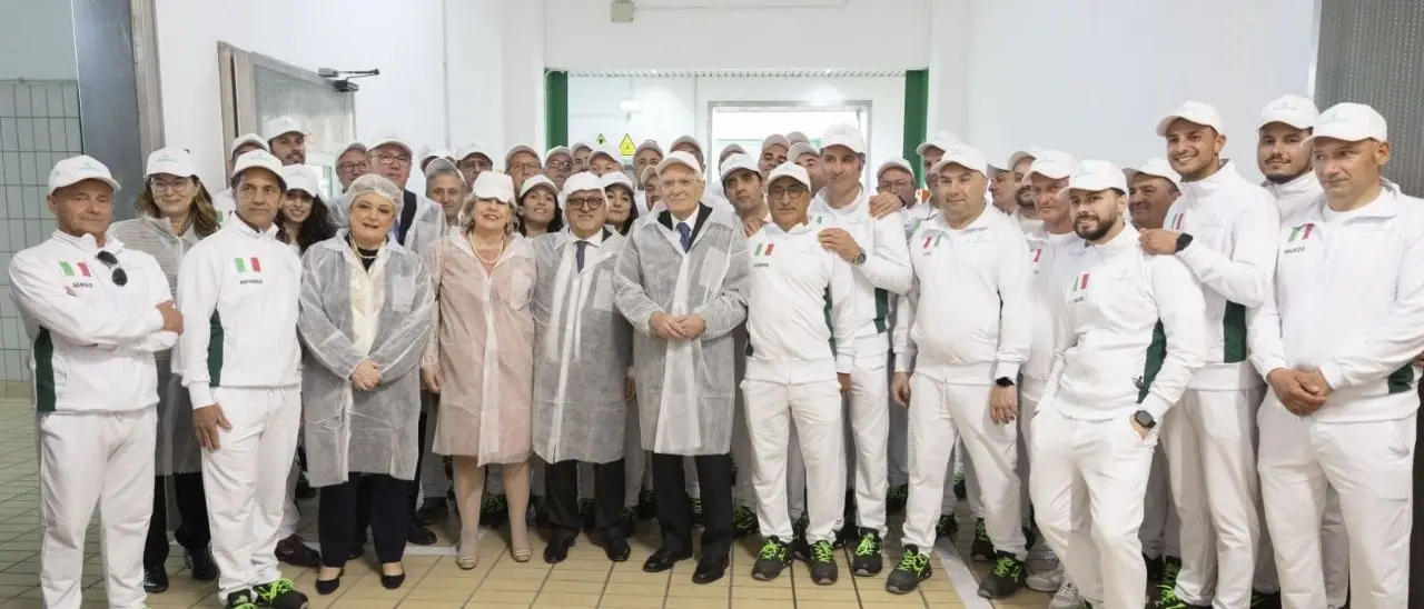 Mattarella in Calabria: «Un piacere festeggiare con voi il Primo Maggio». Prima tappa a Mongrassano, poi a Castrovillari