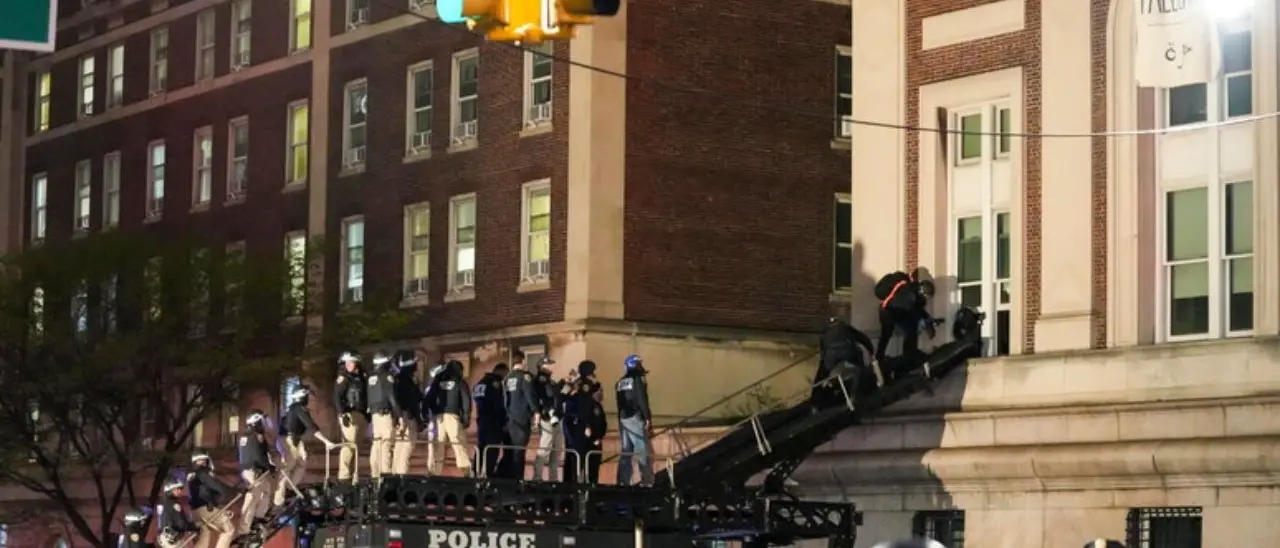 Manifestazioni pro Palestina negli Usa, la polizia fa irruzione nel campus della Columbia: decine di arresti