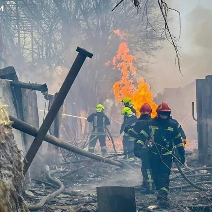 Guerra in Ucraina, piovono missili russi su Odessa: tre persone sono morte