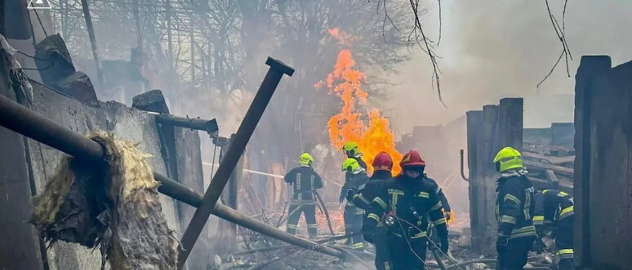 Guerra in Ucraina, piovono missili russi su Odessa: tre persone sono morte