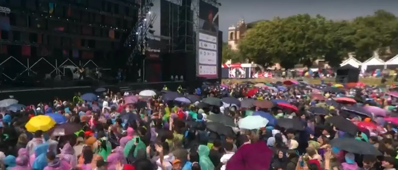 Concertone bagnato a Roma, ma la pioggia non ferma la festa nella nuova location del Circo Massimo