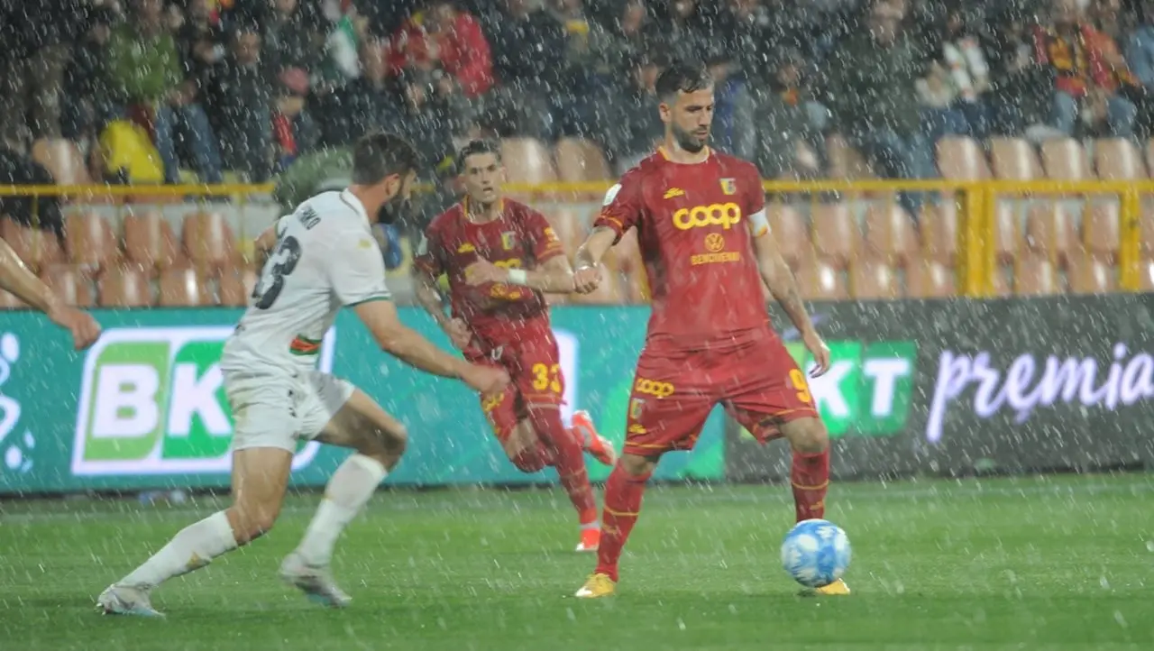 Catanzaro-Venezia, apoteosi al Ceravolo. Il rigore realizzato da Iemmello all’ultimo minuto fa esplodere lo stadio. Finale 3 a 2