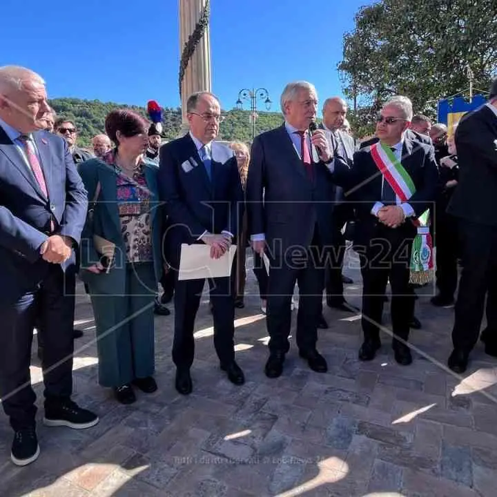 Il presidente albanese Begaj fa tappa a Pallagorio. Ad accoglierlo Occhiuto e Tajani: «Il legame tra i nostri Paesi è forte»