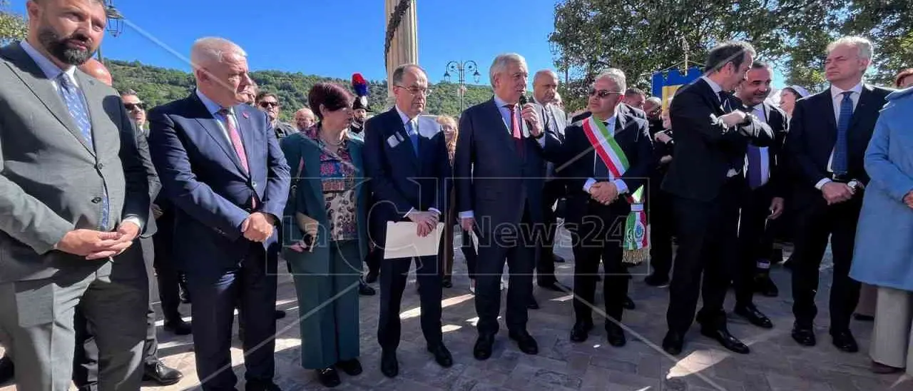 Il presidente albanese Begaj fa tappa a Pallagorio. Ad accoglierlo Occhiuto e Tajani: «Il legame tra i nostri Paesi è forte»