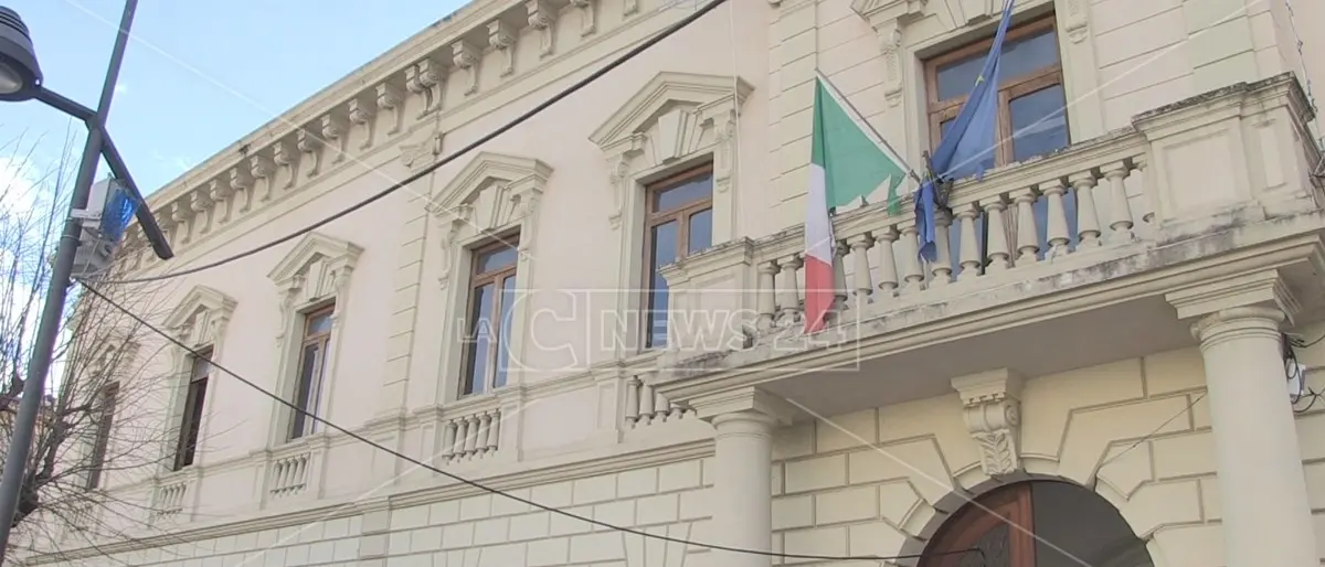 Castrovillari, il Consiglio dice sì al salario minimo per appalti e concessioni del Comune