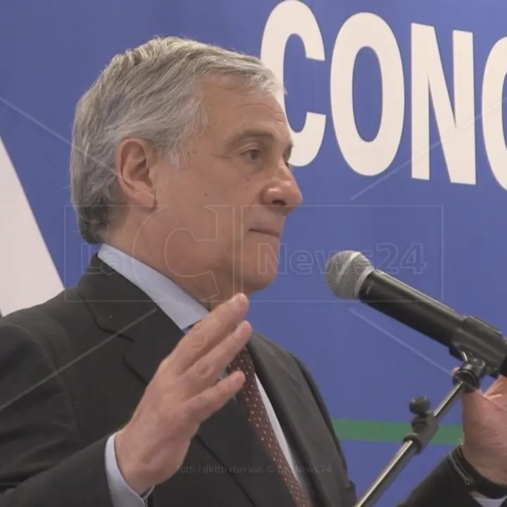 Tajani in Calabria respinge l’ipotesi di Macron: «L’Italia non manderà soldati in Ucraina»