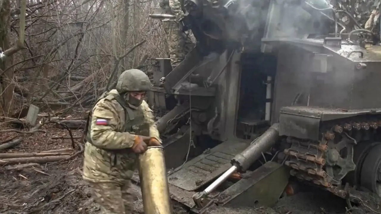 Ucraina, ancora attacchi russi: a Kharkiv persone sono intrappolate sotto le macerie