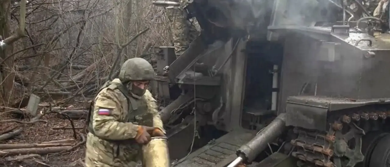 Ucraina, ancora attacchi russi: a Kharkiv persone sono intrappolate sotto le macerie