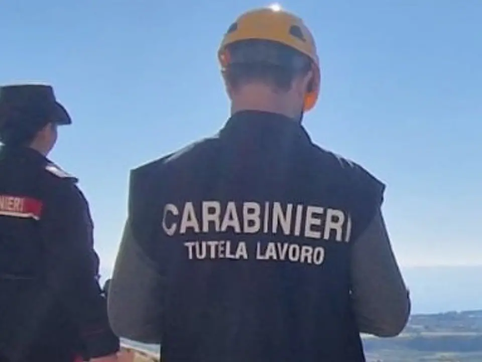 Controlli su lavoro in 11 aziende vibonesi, irregolarità in tutte: 7 denunce, 4 attività sospese, sanzioni per 50mila euro