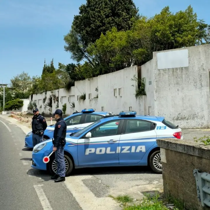 Gioia Tauro, tentano di costringere una famiglia a lasciare la propria casa vantando legami con la ’ndrangheta: marito e moglie in manette