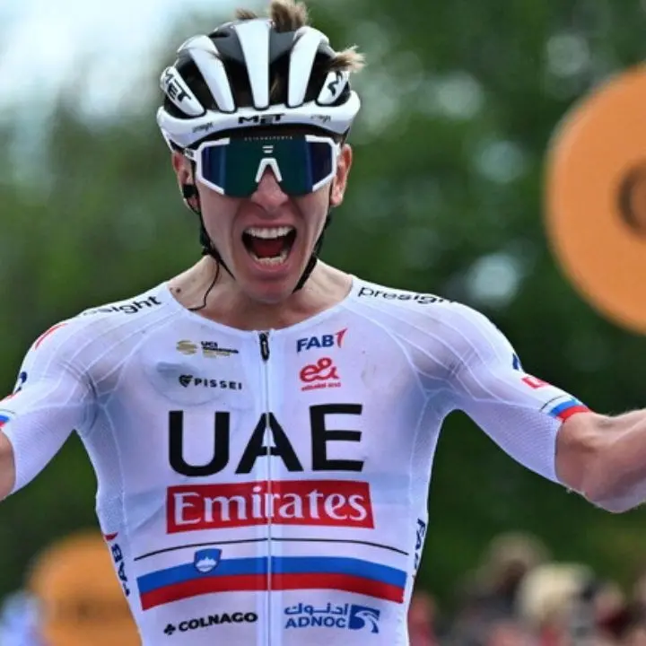 Giro d’Italia, Pogacar vince la tappa di Oropa e conquista la maglia rosa